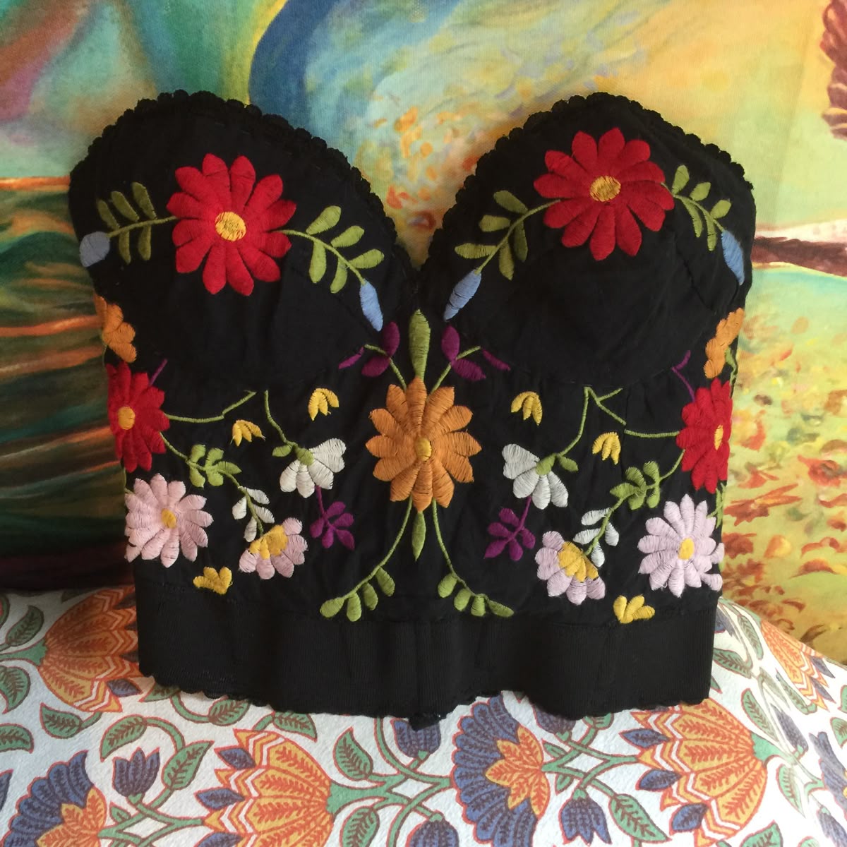 Corsé negro con flores bordadas